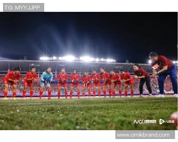 周强畅谈足球生涯中的挑战与成长分享精彩瞬间与未来展望