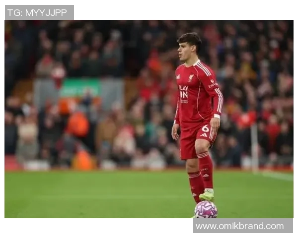 天皇杯决战浦和红钻与鹿岛鹿角激烈对抗展现足球魅力