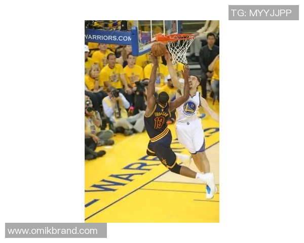 斯蒂芬库里：篮球场上的魔术师与三分球的传奇之路