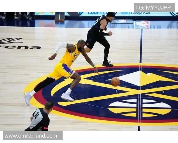 湖人对决掘金激战26号球迷期待精彩表现与绝佳战术较量