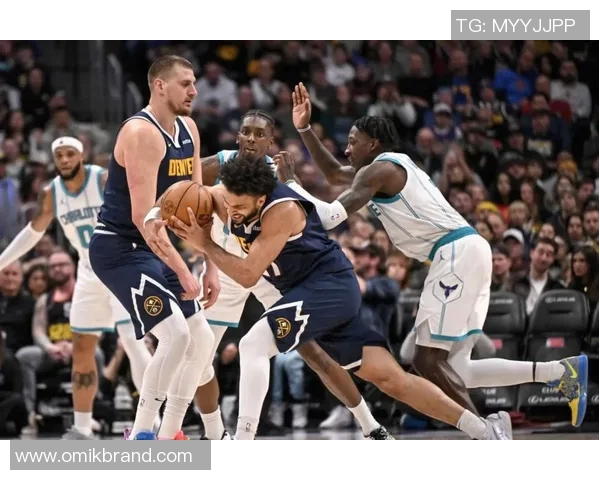 约基奇领衔掘金队精彩对决赛场上演绝妙配合与激烈竞争