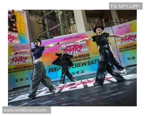 重庆街舞队创下耐力新纪录引发热议街舞文化再创新高 重庆街舞队创下耐力新纪录引发热议街舞文化再创新高